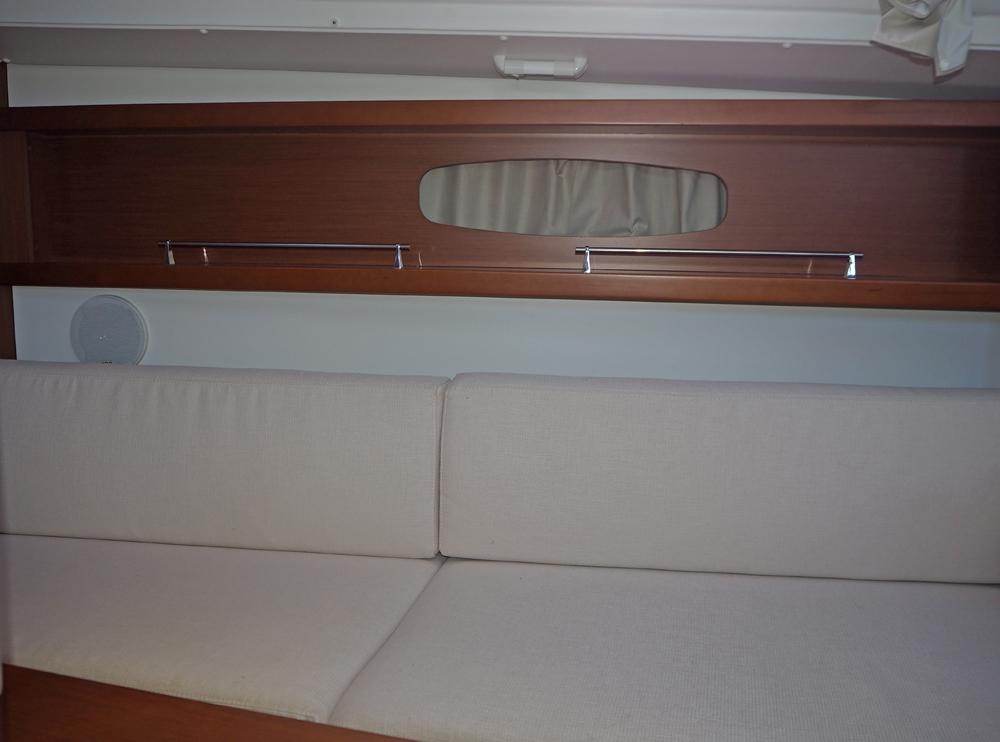 Saloon, Accommodation